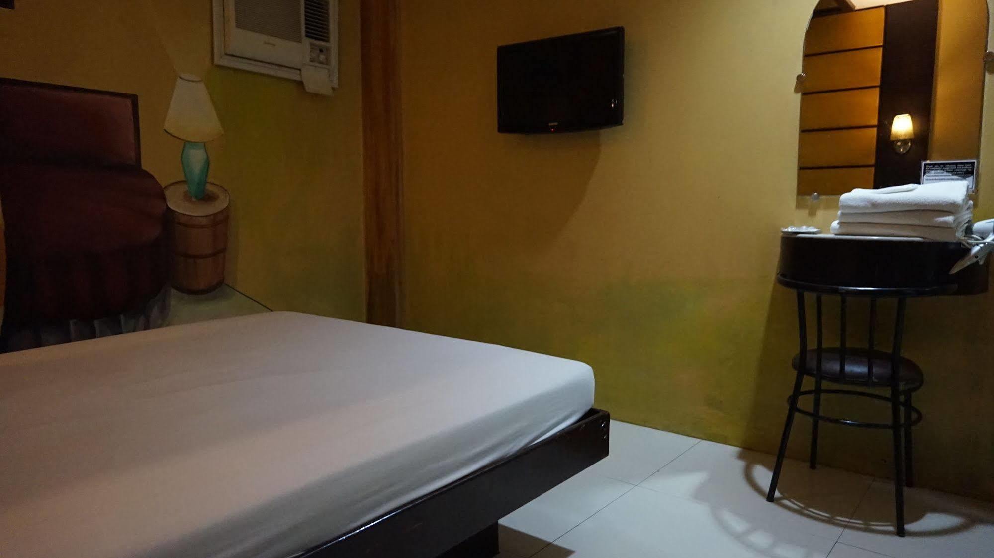 Harts Hotel-Quezon City Dış mekan fotoğraf