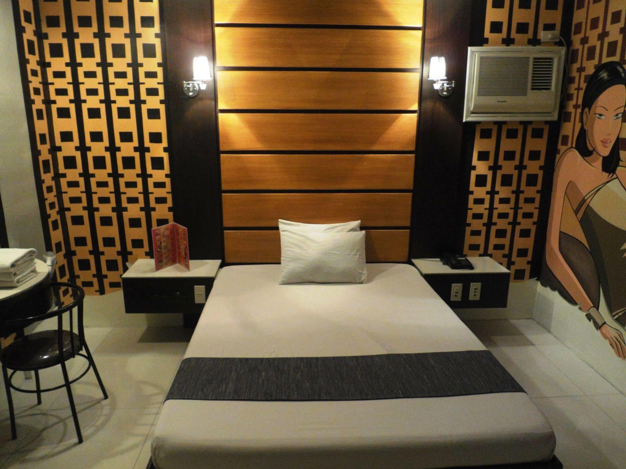 Harts Hotel-Quezon City Dış mekan fotoğraf