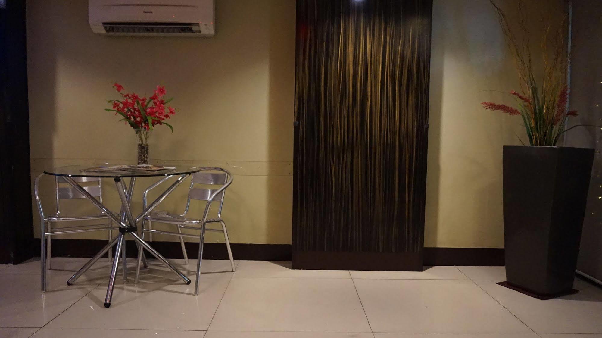 Harts Hotel-Quezon City Dış mekan fotoğraf