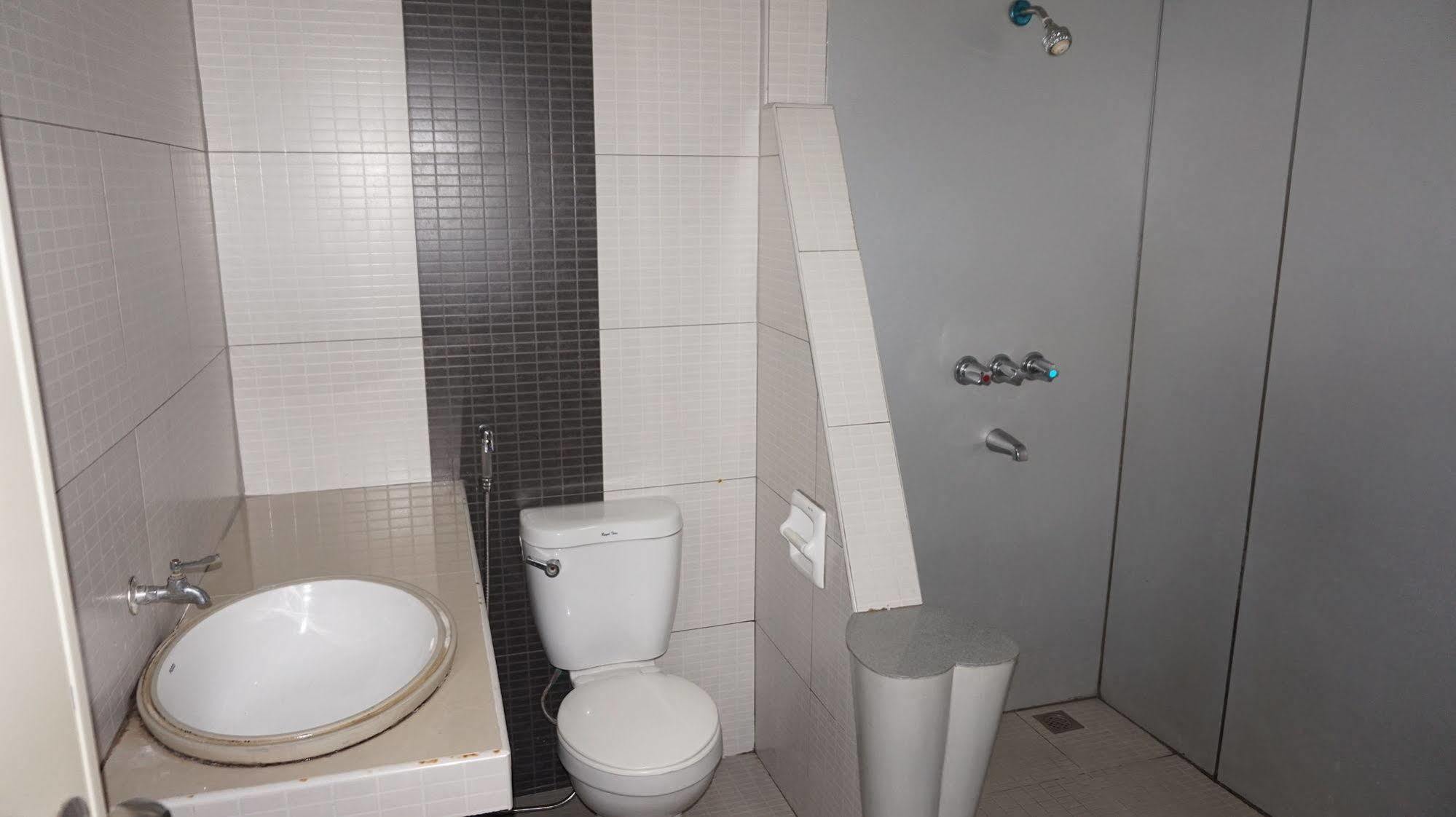 Harts Hotel-Quezon City Dış mekan fotoğraf